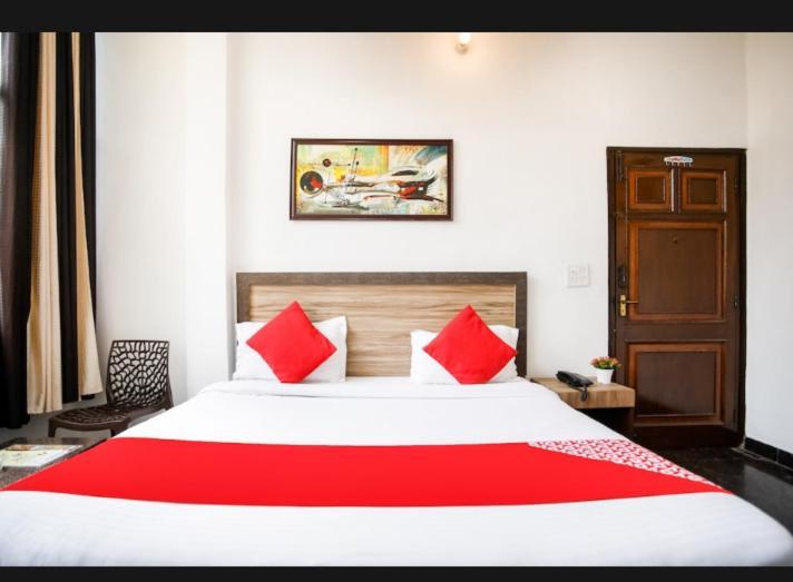 Hotel Surya Inn New Delhi Buitenkant foto